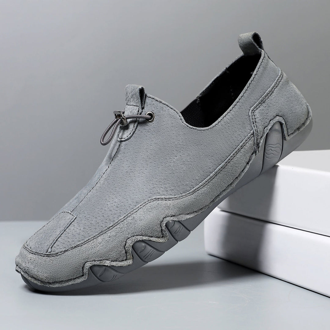 Stylish men's low-cut casual shoes with orthopedic support, perfect for everyday comfort and foot health.