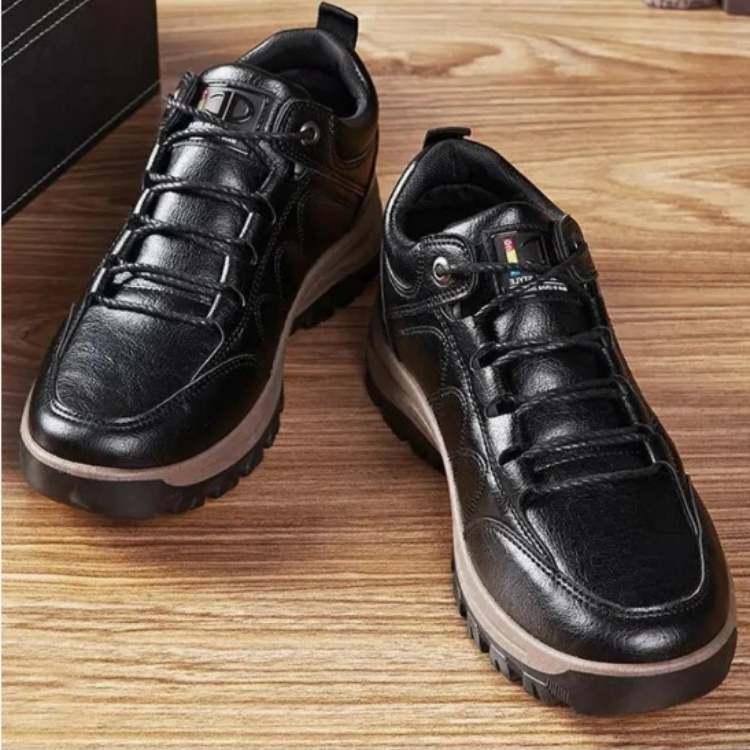 Anti-slip sole of men's orthopedic walking shoes, showcasing durable cushioned grip for secure daily wear.