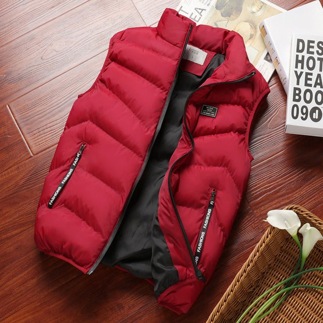 Versatile men's quilted gilet, perfect for spring/fall, featuring practical zip pockets & a comfortable design.