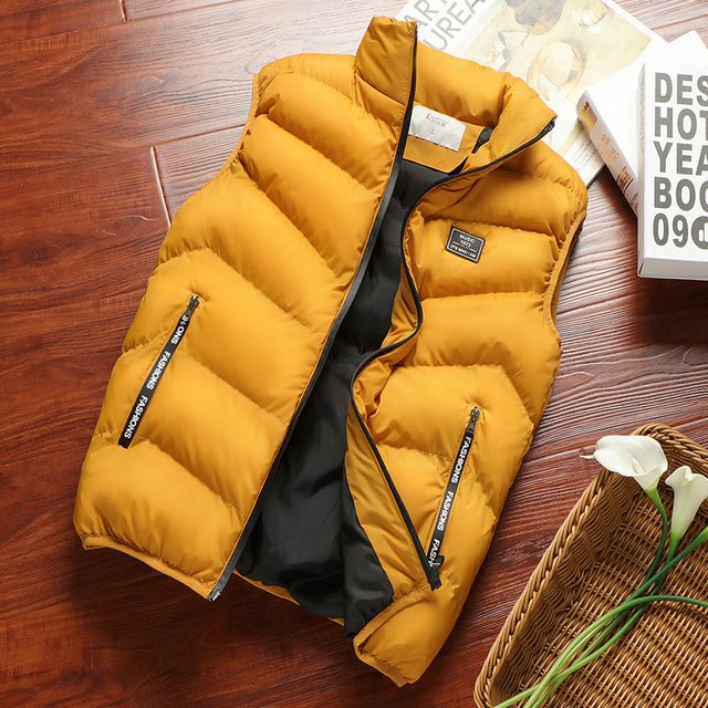 Men's quilted bodywarmer, excellent for everyday outdoor activities, with secure zip pockets.