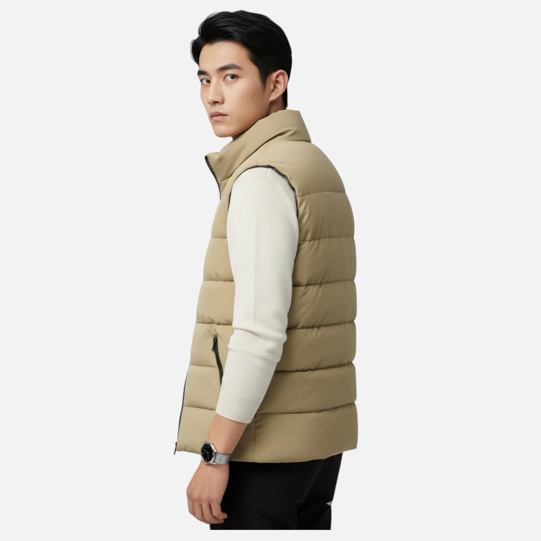 Stylish casual men's quilted vest, a versatile sleeveless jacket for autumn and winter outfits.