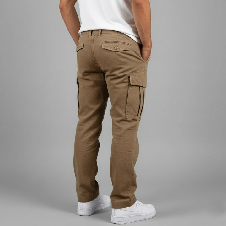Streetwear men's relaxed fit cargo pants, ideal for everyday casual wear.