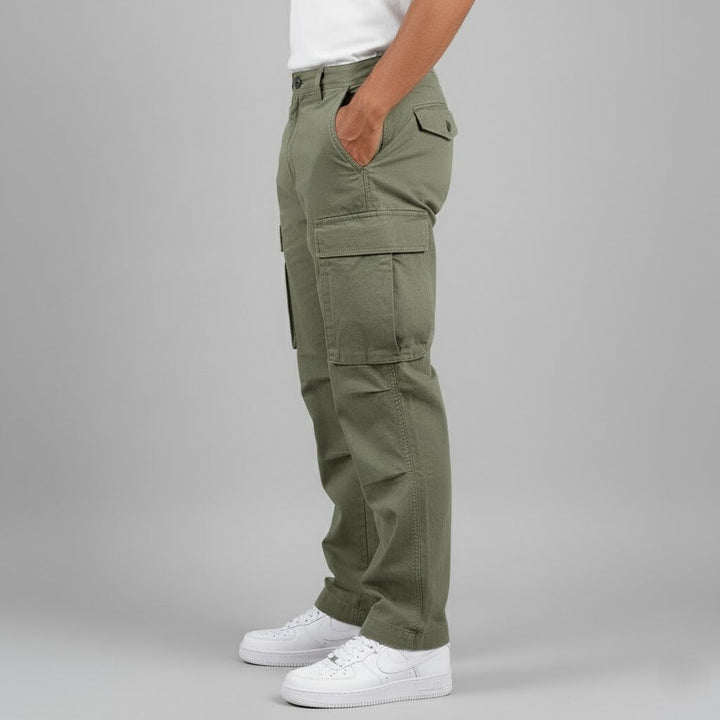 Relaxed fit men's cargo pants in urban streetwear, functional side pockets.