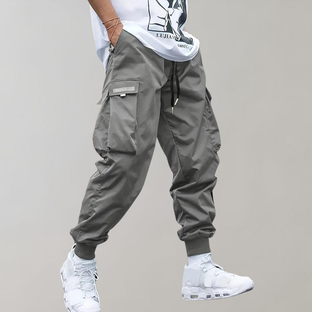 Stylish men's relaxed cargo trousers with drawstring, perfect as casual or utility pants for various outfits.