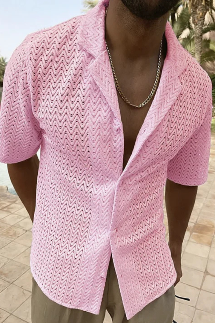Modern men's summer shirt with a relaxed fit, short sleeves, and an eye-catching chevron texture. Open collar.