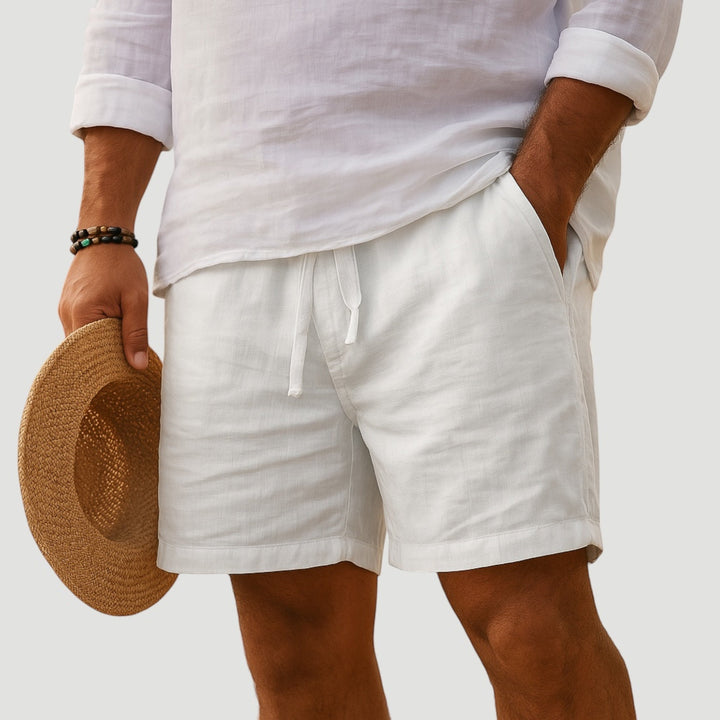 Smart casual men's shorts with a relaxed fit, versatile for summer days & holidays.