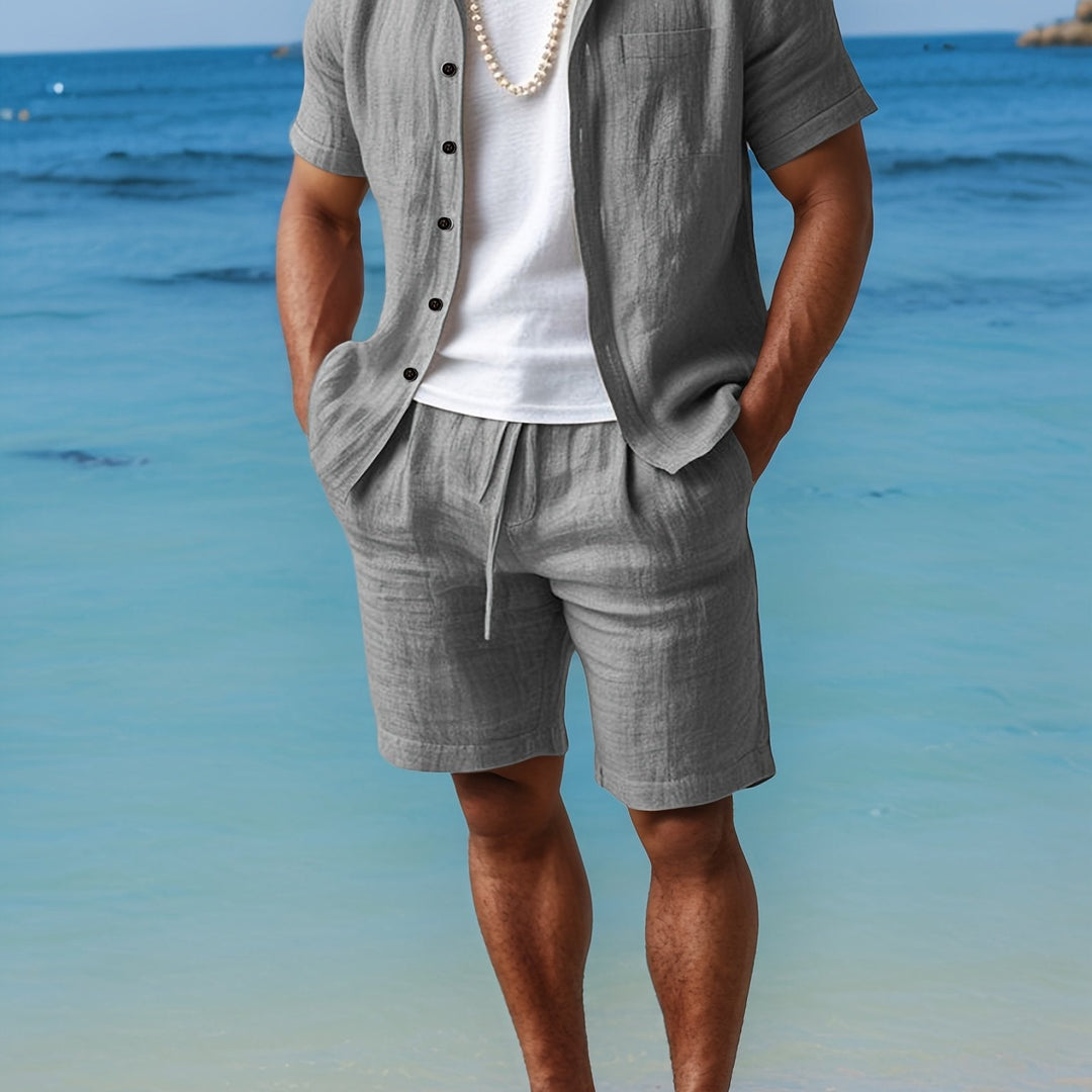 Casual men's two-piece summer set: linen-look shirt & comfortable shorts for a relaxed outfit.