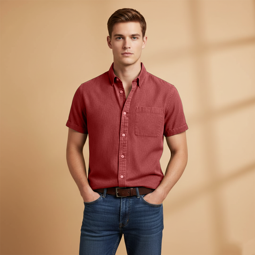 Slim fit men's short sleeve shirt, comfortable for spring & summer, with a useful chest pocket.