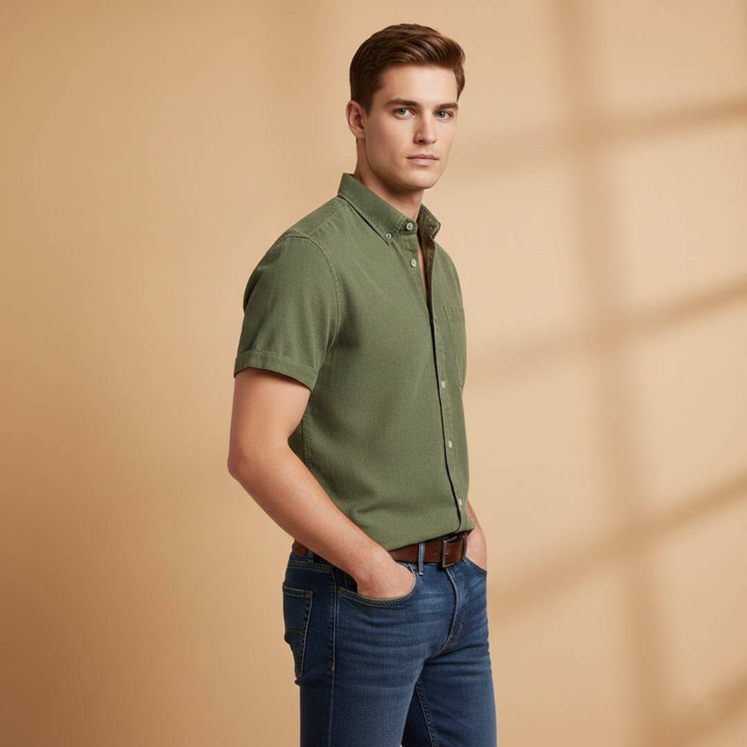 Casual men's short sleeve shirt, versatile for summer style, featuring a practical chest pocket.