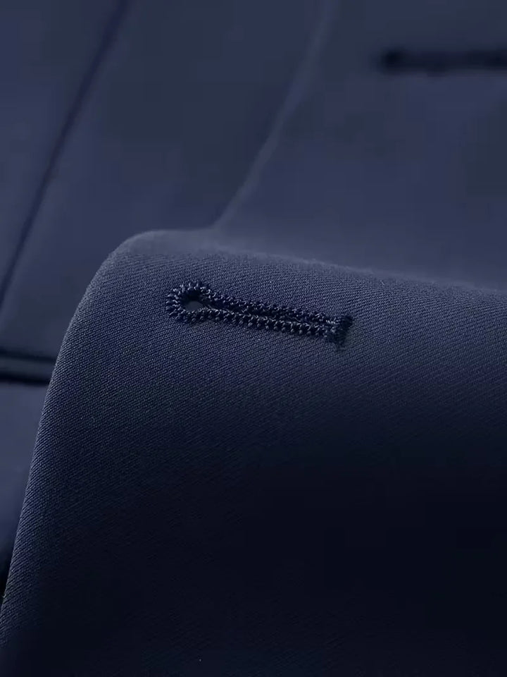 Unmatched elegance: men's slim fit double-breasted 3-piece suit with a refined waistcoat.