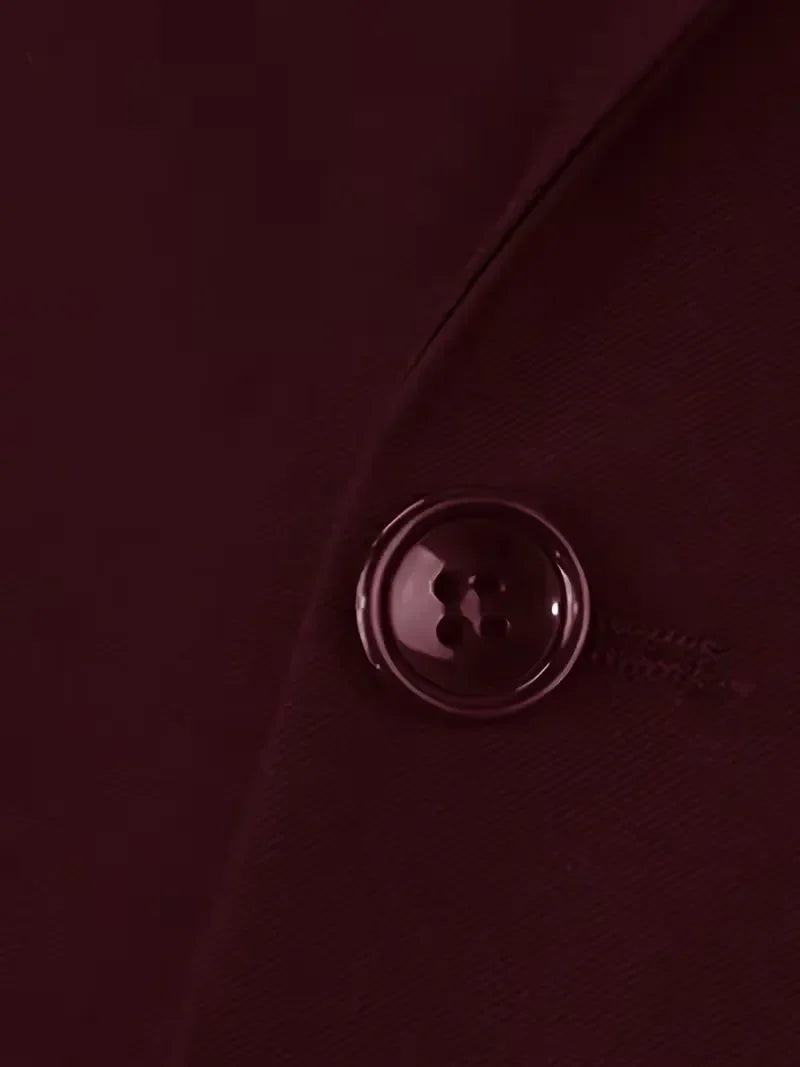Versatile men's slim fit double-breasted 3-piece suit with waistcoat, suitable for various events.