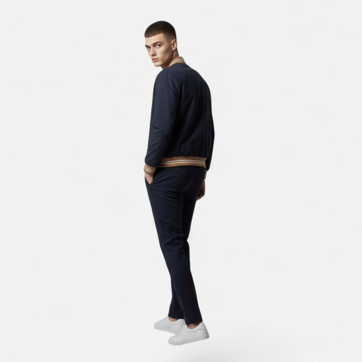 Versatile men's winter jacket, lightweight, non-iron, stand-collar casual zip-up outerwear.