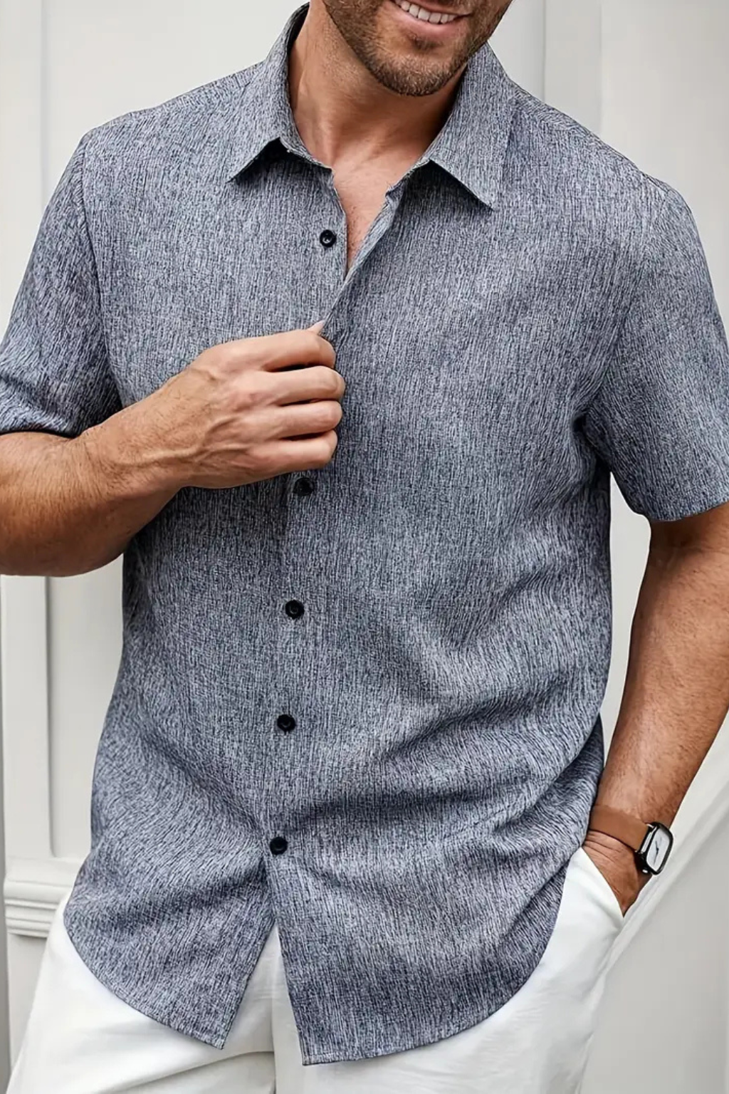 Lightweight men's shirt, short sleeve and button-down, offering a comfortable and modern summer look.