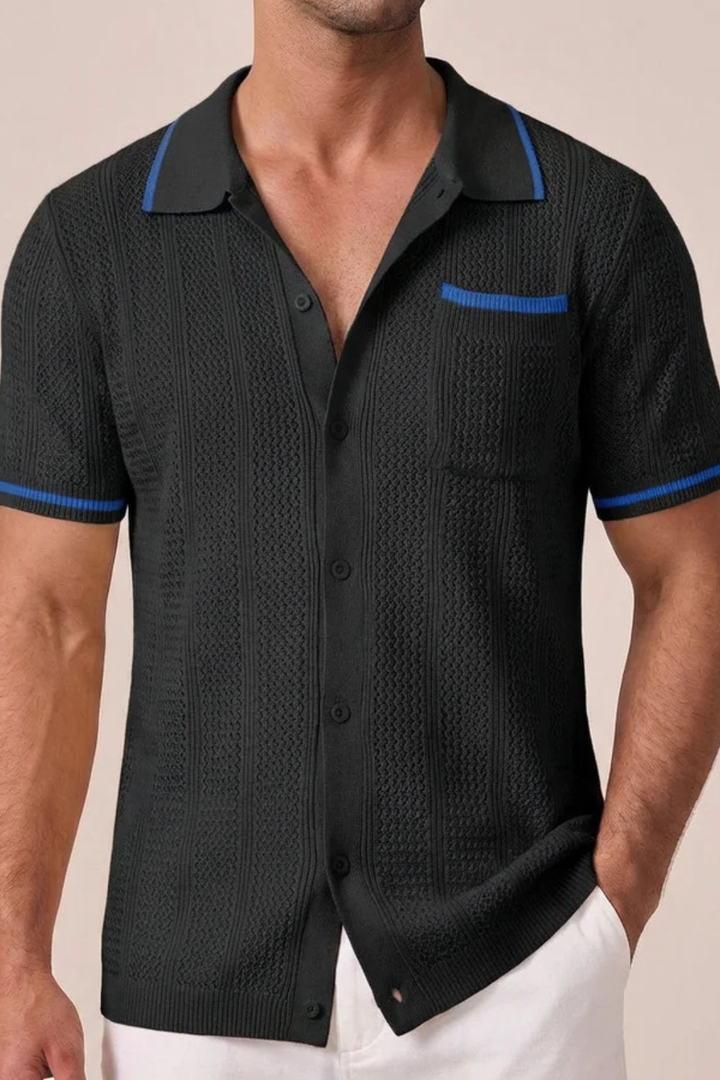 Men's stylish short sleeve camp collar shirt, button-front, suitable for summer and relaxed occasions.