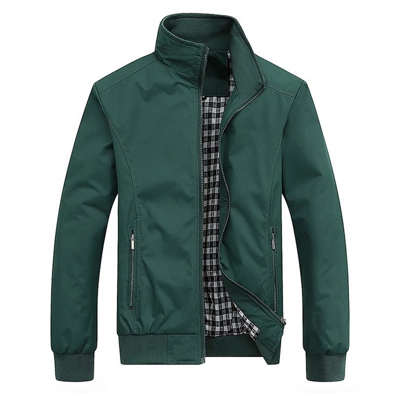 Lightweight men's windbreaker jacket, ideal for spring and summer outdoor activities and versatile everyday wear.