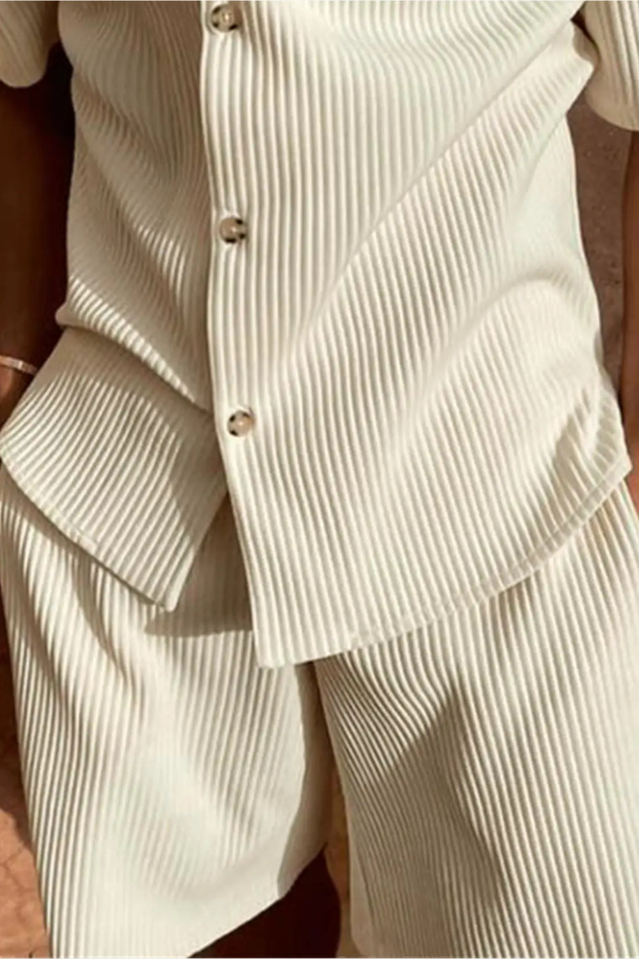 Complete men's summer matching set: textured short-sleeve button-up shirt & casual shorts for a coordinated look.