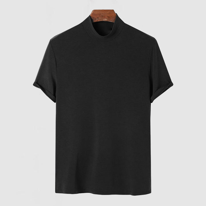 Basic men's t-shirt in a comfortable fabric, suitable for smart casual looks and everyday versatility.