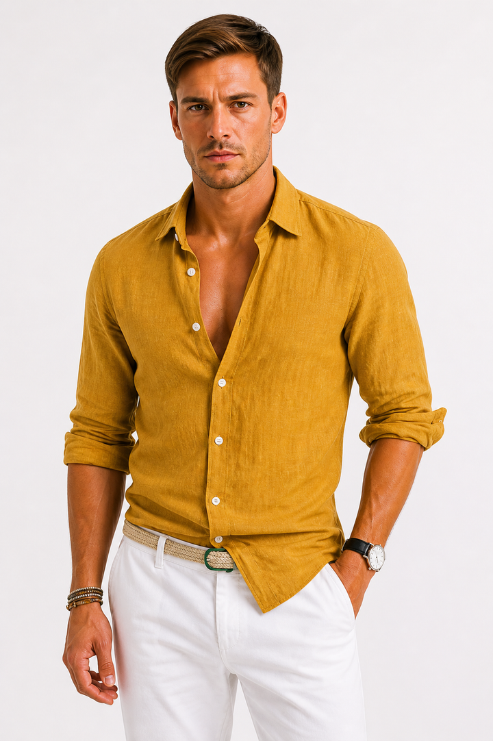 Adaptable men's casual shirt: Oxford fabric, button-down, with sleeves rolled for comfort.