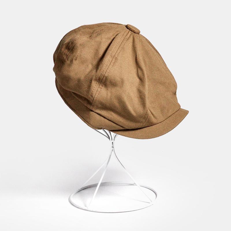 Elegant men's vintage flat cap, perfect for a retro casual outfit or a formal classic fashion statement.