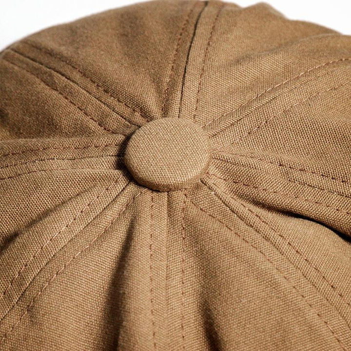 Classic men's flat cap, vintage retro style headwear for gentlemen, suitable for casual or formal occasions.
