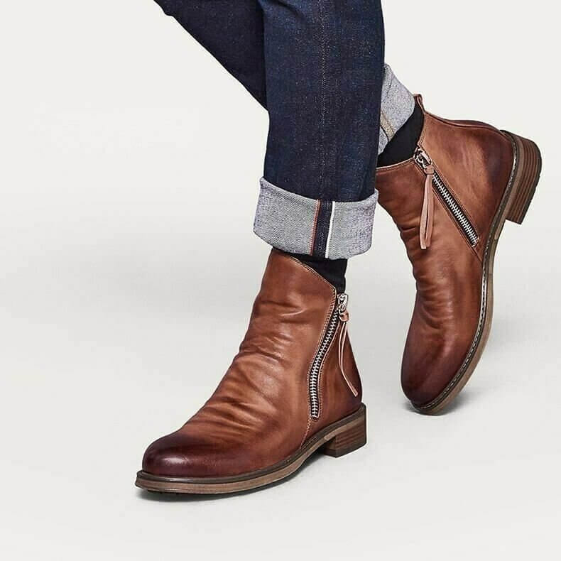 Men's stylish comfort boots, elegant casual design with a sleek pointed toe. Durable footwear.