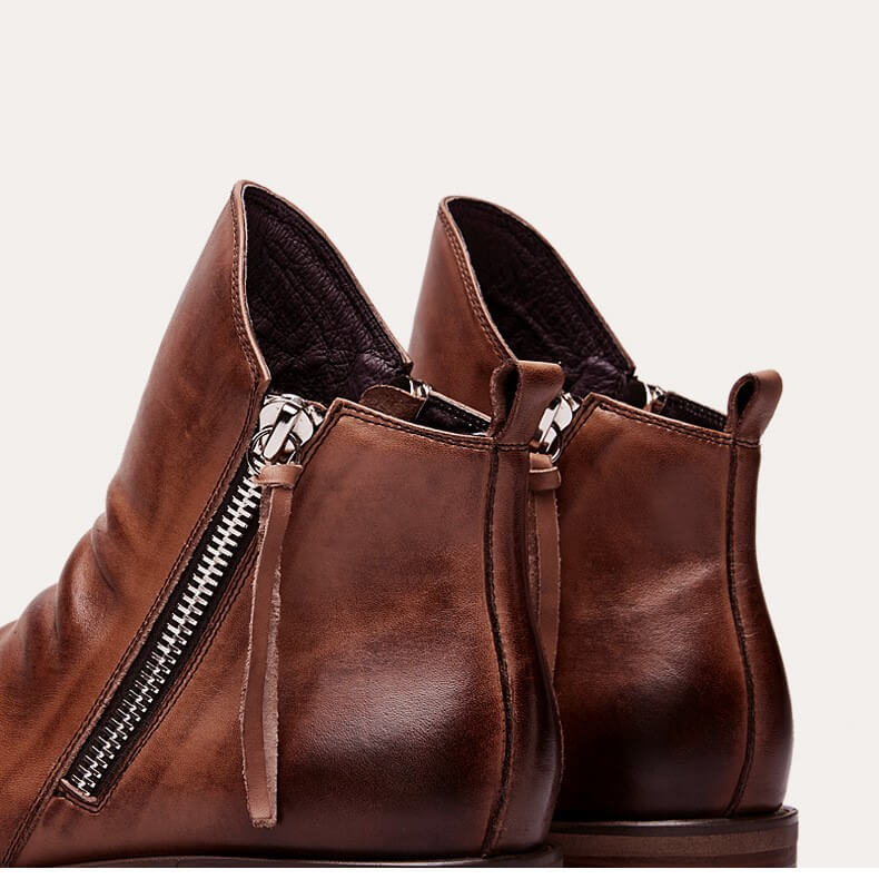 Refined men's dress boots, offering a casual yet elegant style. Ideal for autumn fashion.