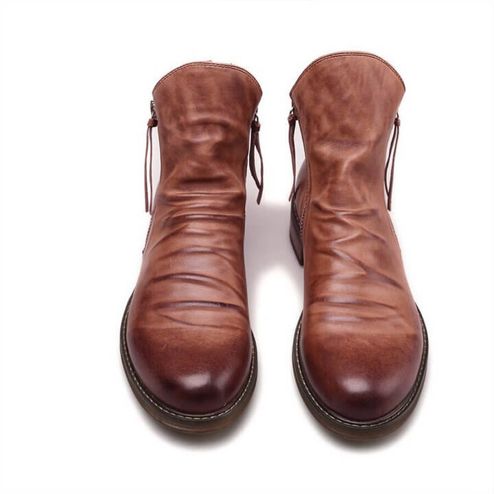Pointed toe men's elegant boots, casual style for modern men. Timeless and comfortable.