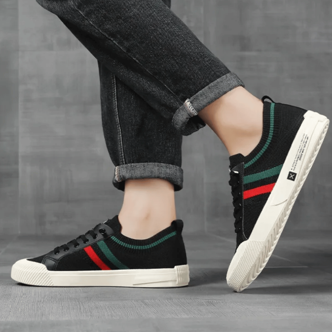 "Men’s casual sneakers in breathable knit fabric, lace-up design with durable rubber sole, perfect for everyday comfort."