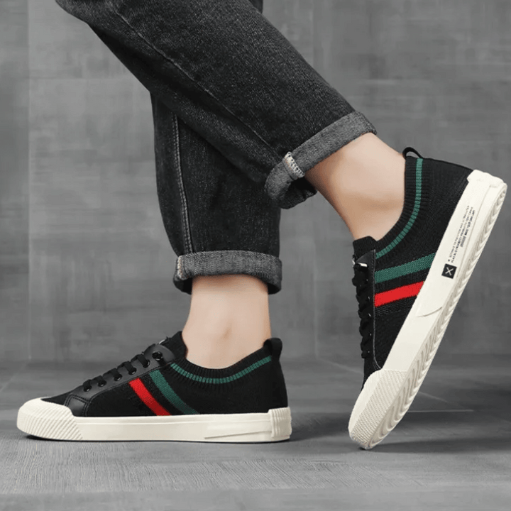 "Men’s casual sneakers in breathable knit fabric, lace-up design with durable rubber sole, perfect for everyday comfort."