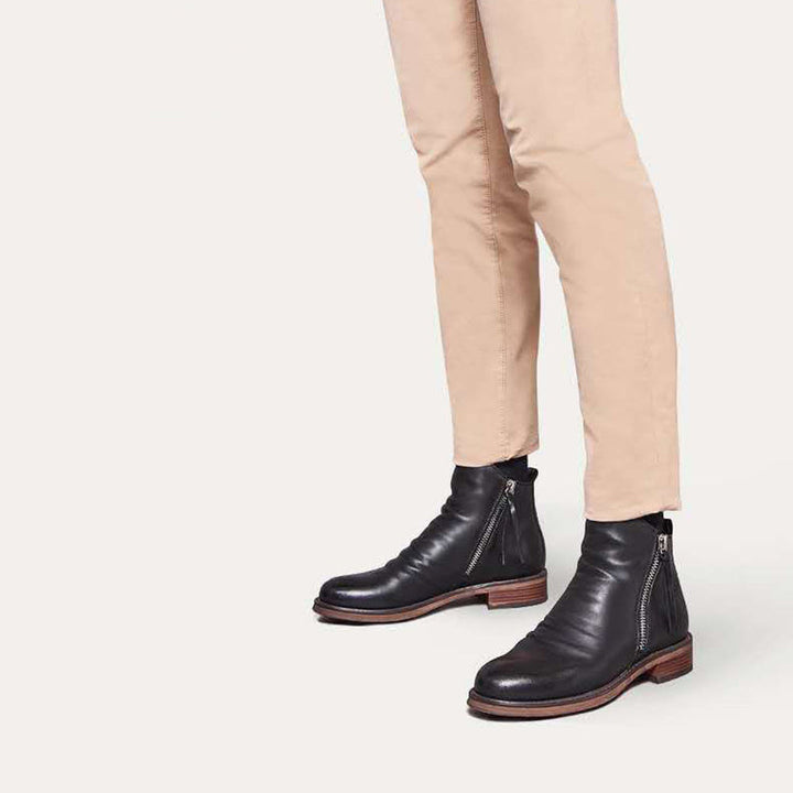 Men's fashionable zipper boots in brown with sleek design, side zipper closure, suitable for all seasons, ideal for men.
