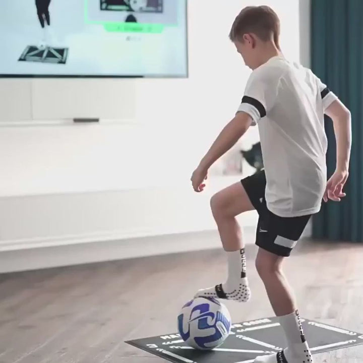 Men's football training mat, anti-slip, compact 90x60cm, with video program, ideal for home skill enhancement sessions.