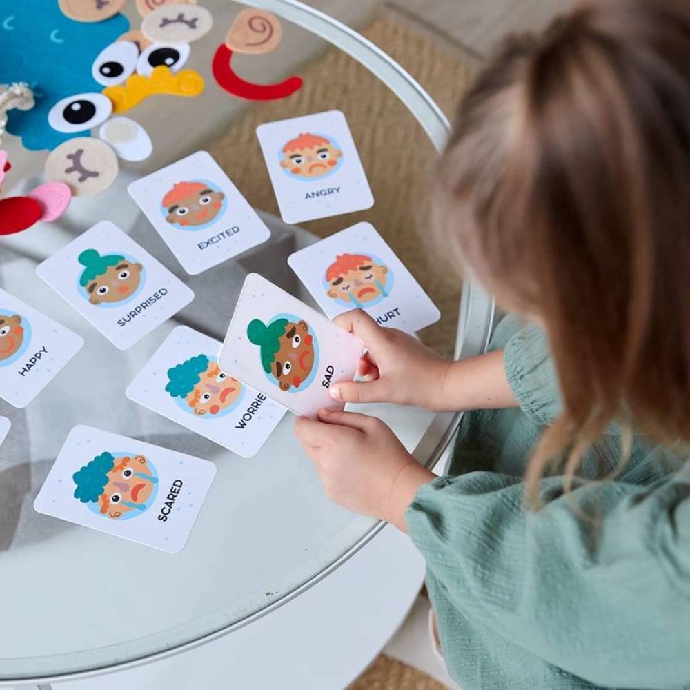Kids' educational felt toy for creative play. Learn facial expressions, emotions & develop social skills. Montessori.