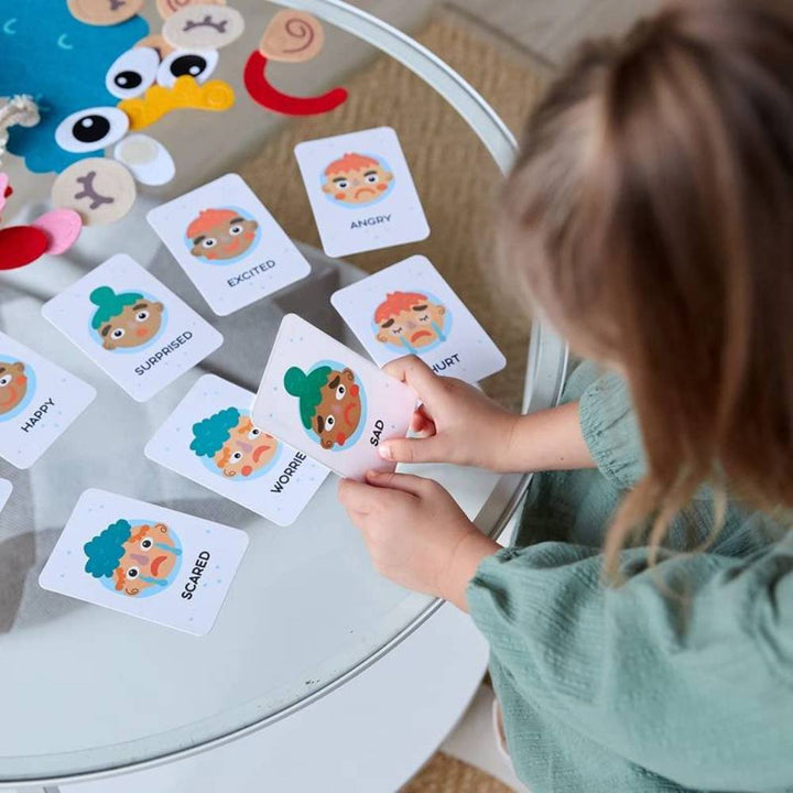 Kids' educational felt toy for creative play. Learn facial expressions, emotions & develop social skills. Montessori.
