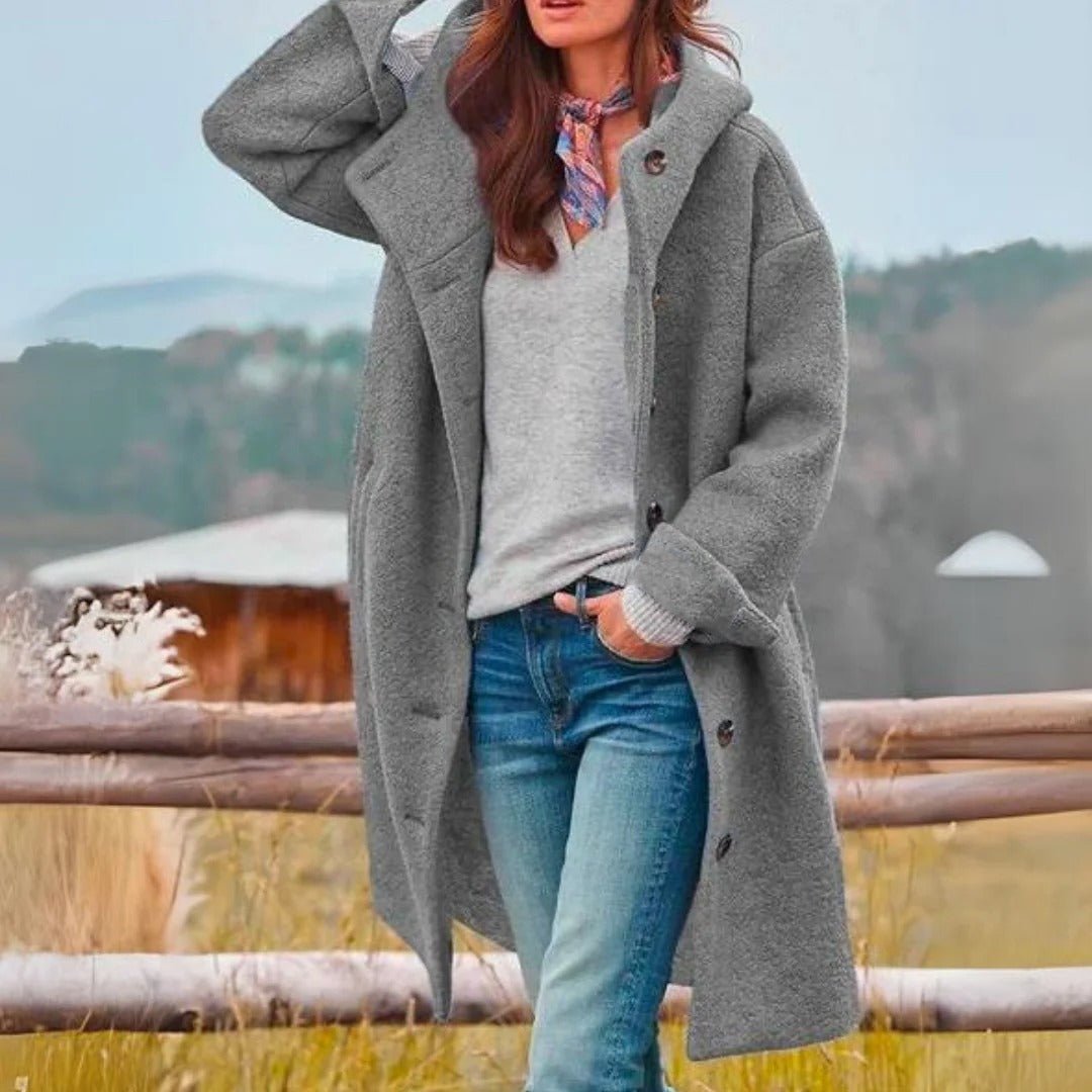 Cozy oversized outdoor jacket for women, a stylish and comfortable outerwear piece for cool fall days.