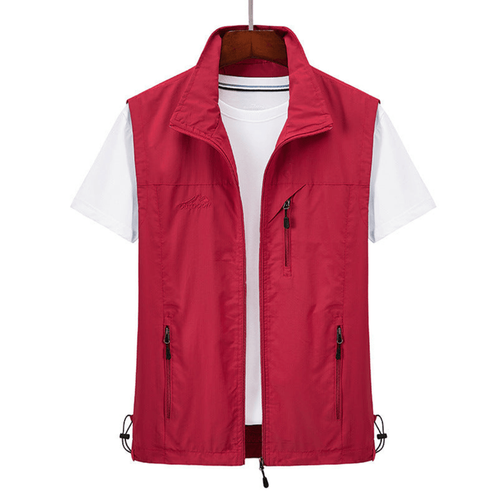 Comfortable men's sleeveless zip vest for activewear, ideal as a lightweight jacket or layering piece for any occasion.