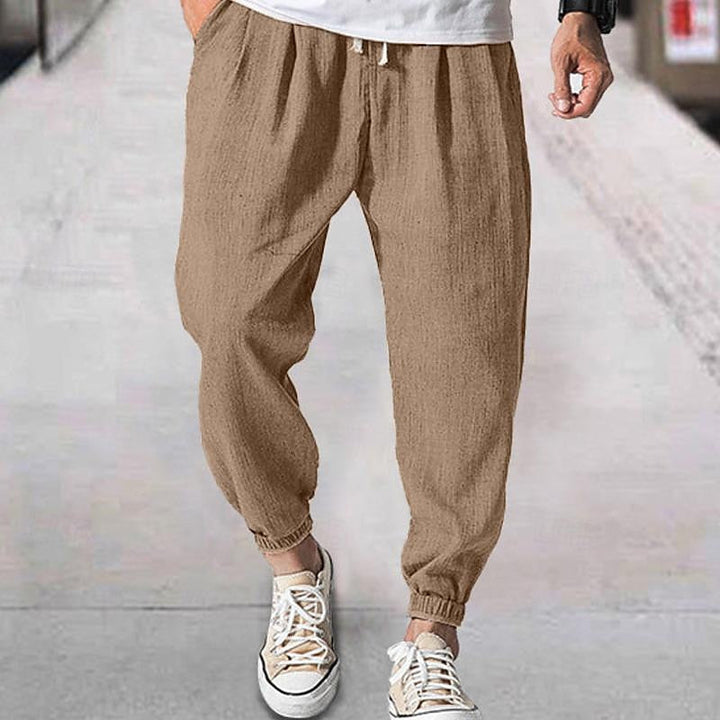 Stylish men's jogging pants with a relaxed fit, combining comfort for athletic and casual use.