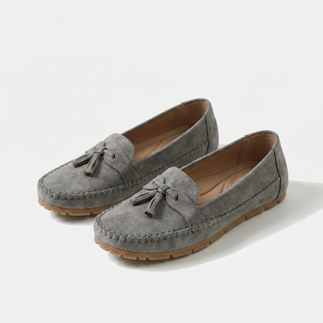 Women's classic tassel loafers: elegant slip-on comfort for professional and casual women's fashion.