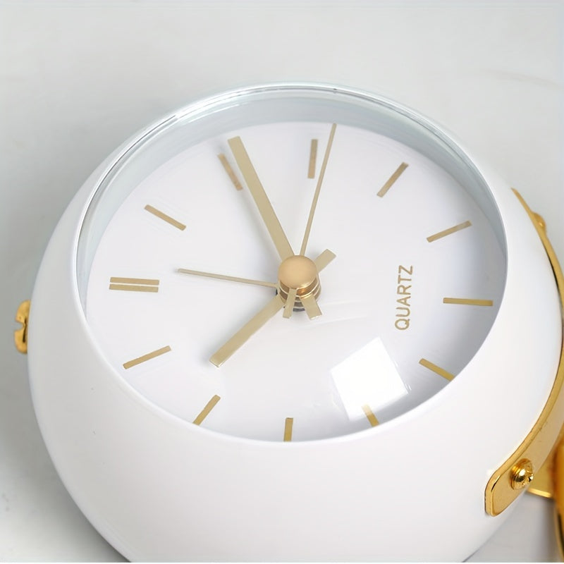 Modern home decor: a Nordic silent desk clock with luminous hands & a sleek metal frame.