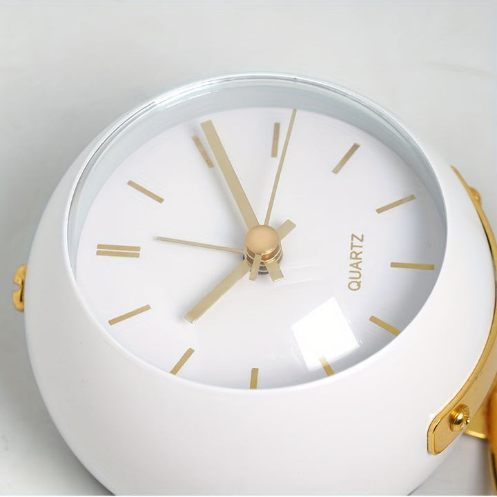 Modern home decor: a Nordic silent desk clock with luminous hands & a sleek metal frame.
