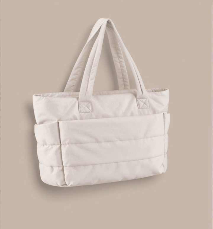 Stylish women's puffer shoulder bag, a soft and spacious handbag. Elegant and versatile fashion accessory for women.