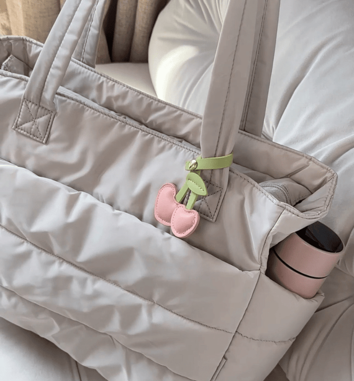 Chic women's puffer shoulder bag, spacious and soft. Perfect versatile elegant handbag for a modern look.