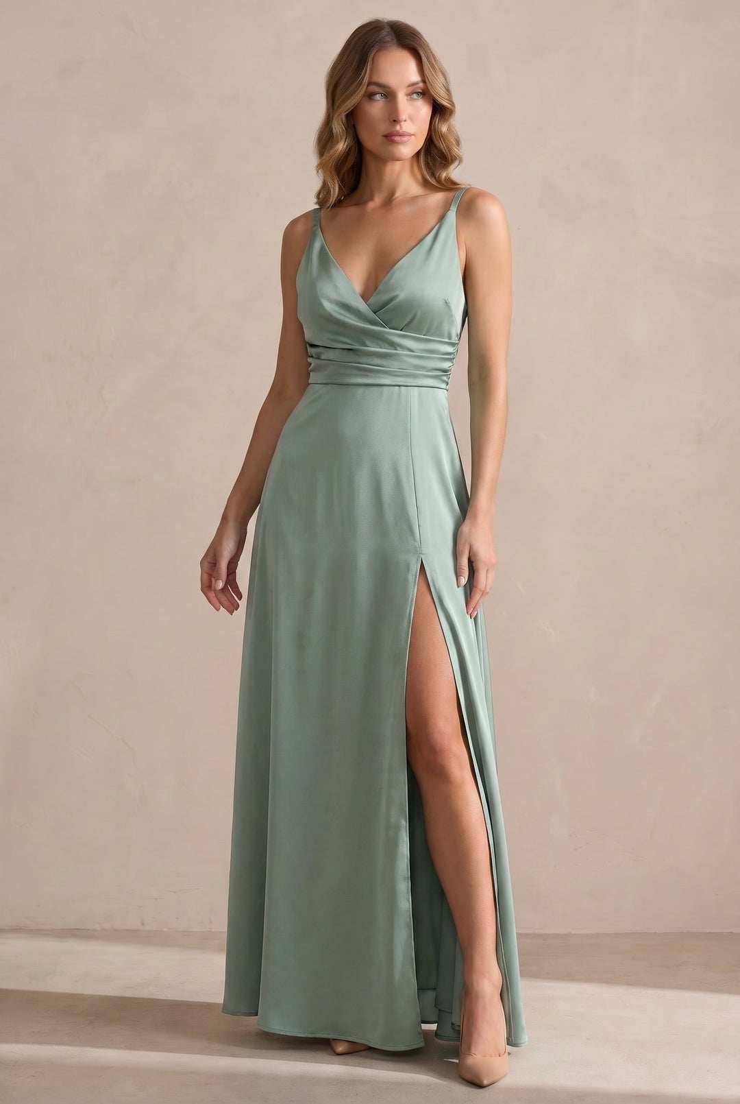 Sophisticated green midi dress for women, an elegant and timeless option for day to night wear.