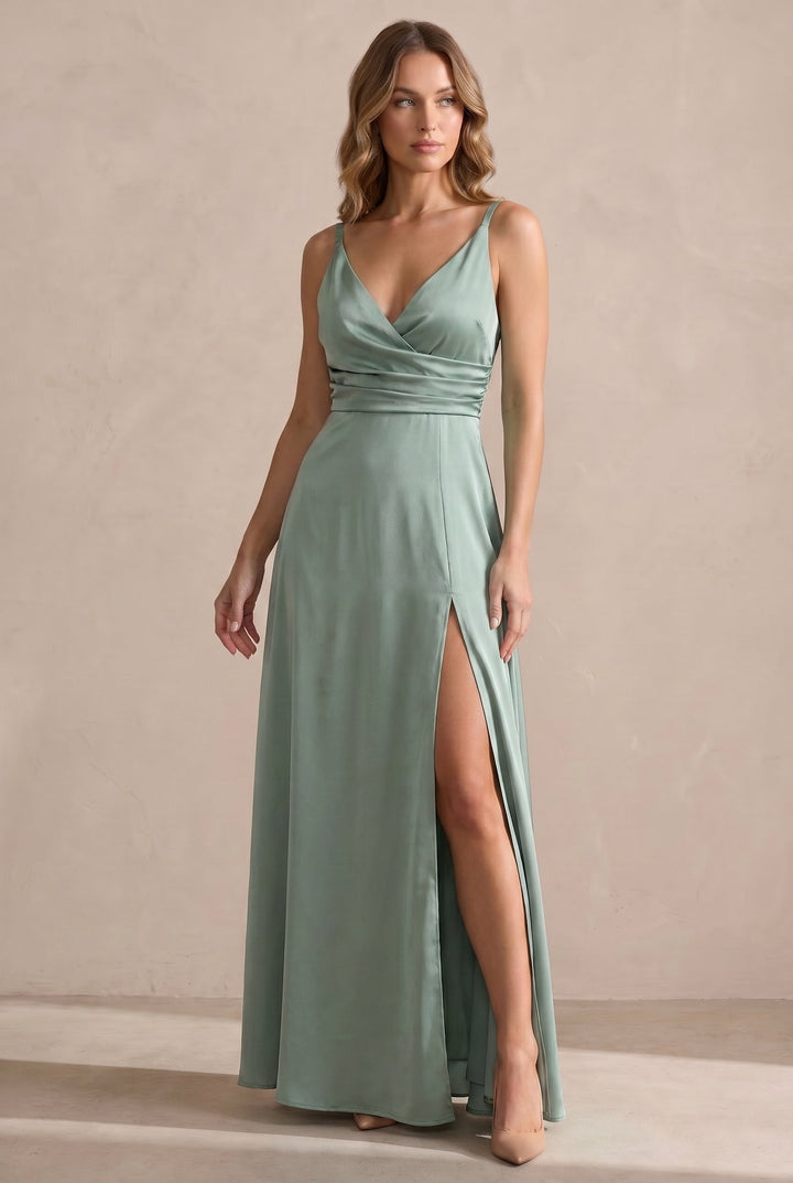 Sophisticated green midi dress for women, an elegant and timeless option for day to night wear.