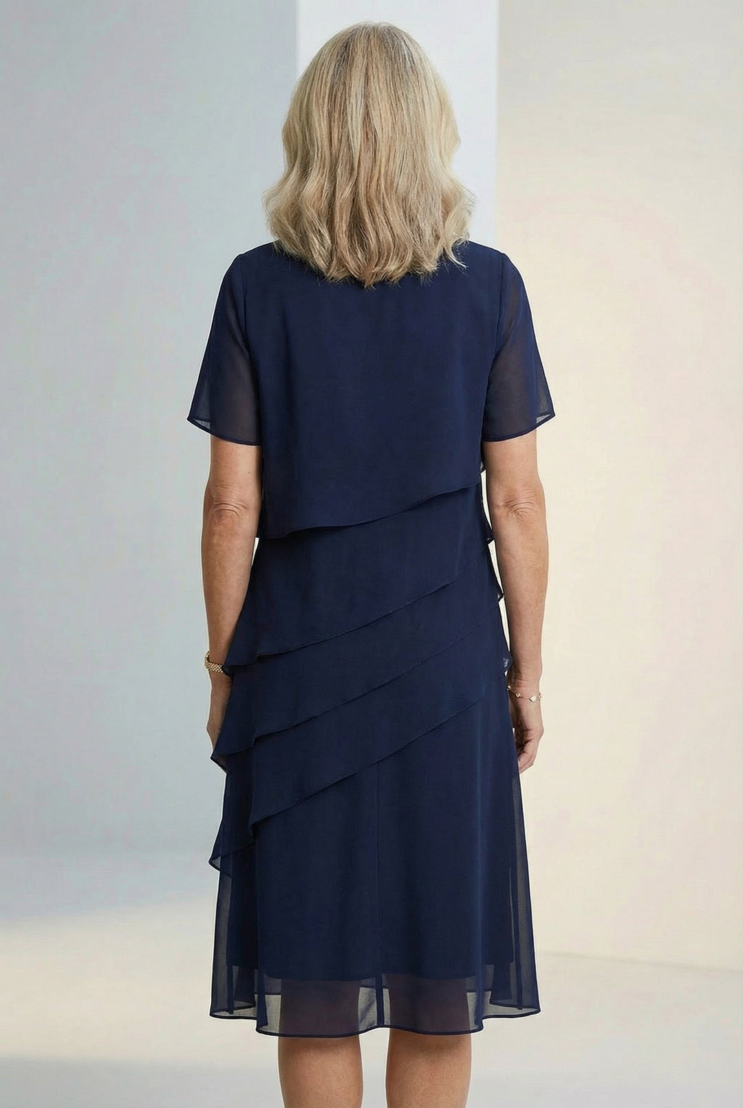 Feminine women's flowing midi dress, ruffled design for effortless style & versatile wear, casual to occasion.