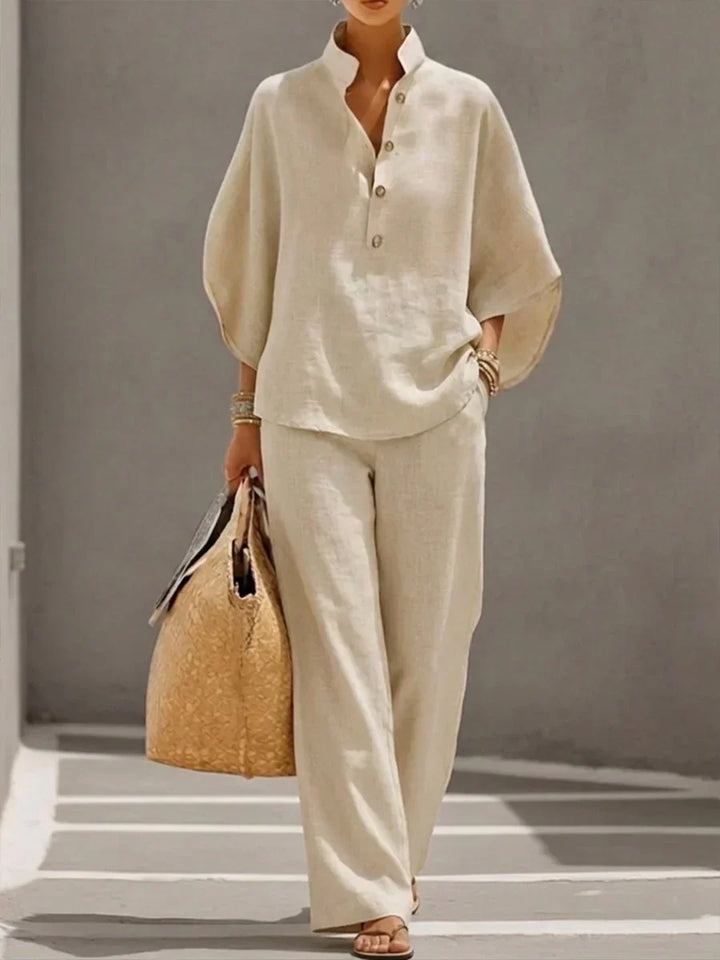 Comfortable women's two-piece linen set featuring a stylish batwing top & flowing wide leg trousers.