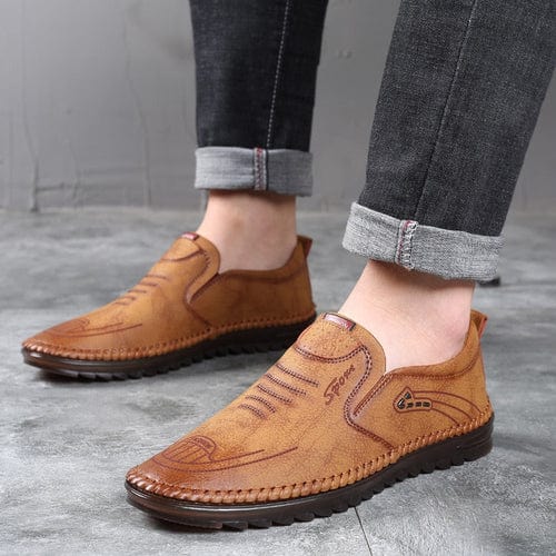 "Orthopedic men's shoes with breathable mesh, air-cushioned sole, stylish black design. Ideal for all-day comfort."