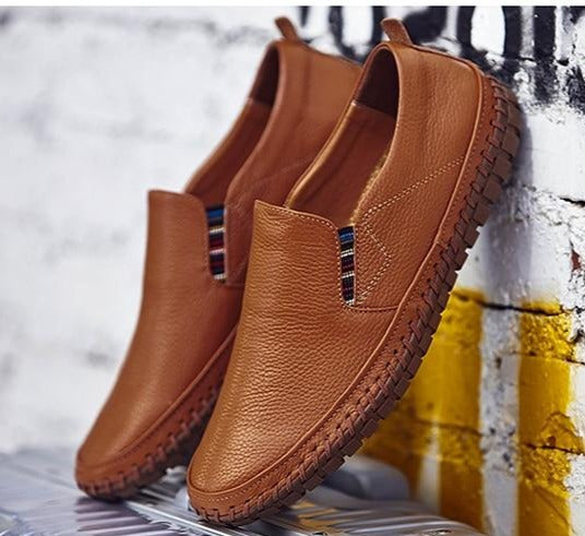 Laceless men's comfortable slip-on shoes, built with a flexible sole for convenient daily walking comfort.