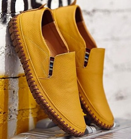 Smart casual men's slip-on shoes, featuring a flexible sole for comfort and versatile everyday wear.