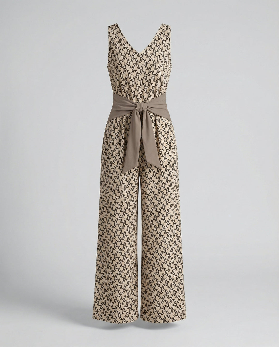 Stylish brown sleeveless women's jumpsuit, featuring a round neck, ideal for effortless elegance and summer comfort.