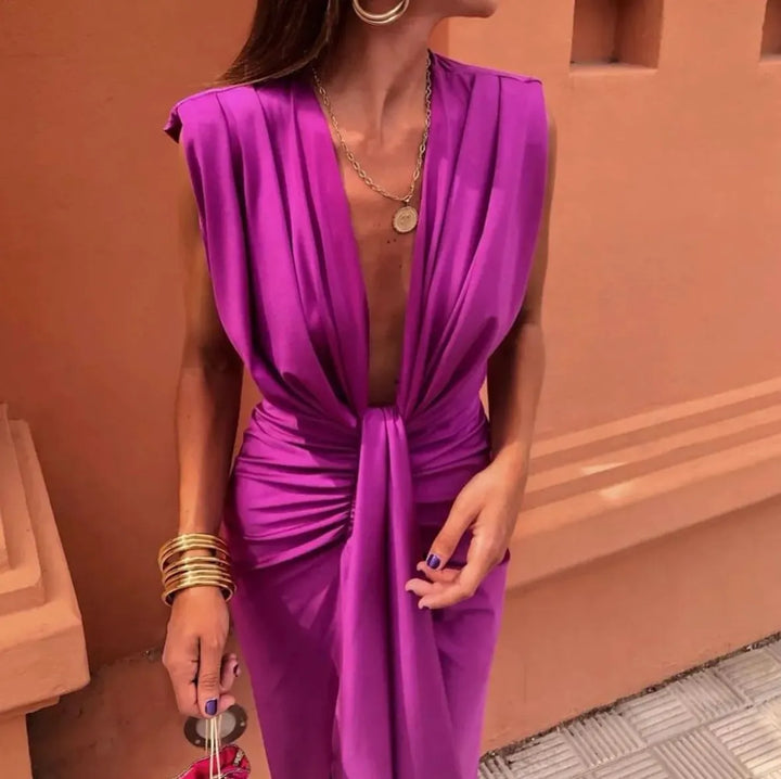 Stylish women's pleated midi dress, soft and elegant, suitable for all seasons. A perfect blend of comfort and fashion.